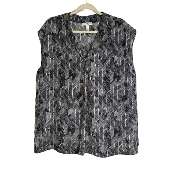 Halston Tops - Halston Studio Sleeveless Blouse L Black White Geometric Print Quiet Luxury